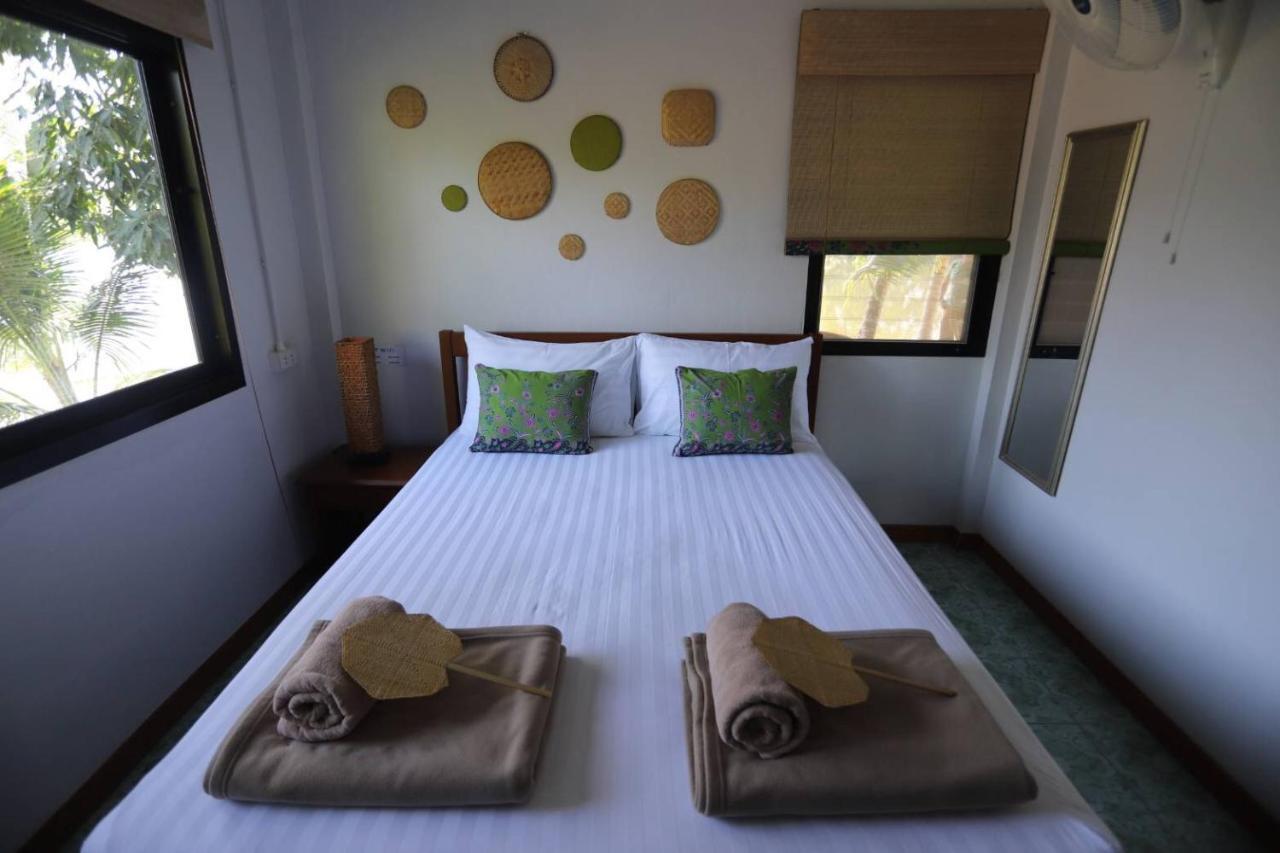 Thipwararom Homestay Takuapa Exterior photo